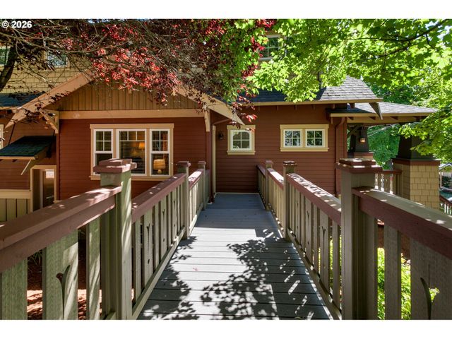 2939 Sw CUSTER St, Portland, OR 97219