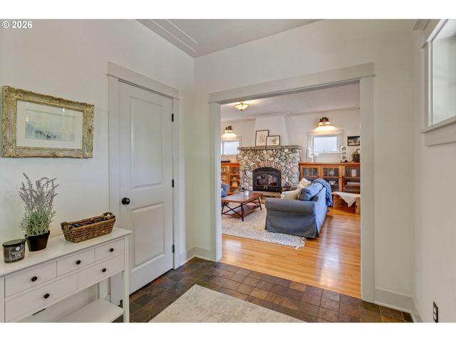 2939 Sw CUSTER St, Portland, OR 97219