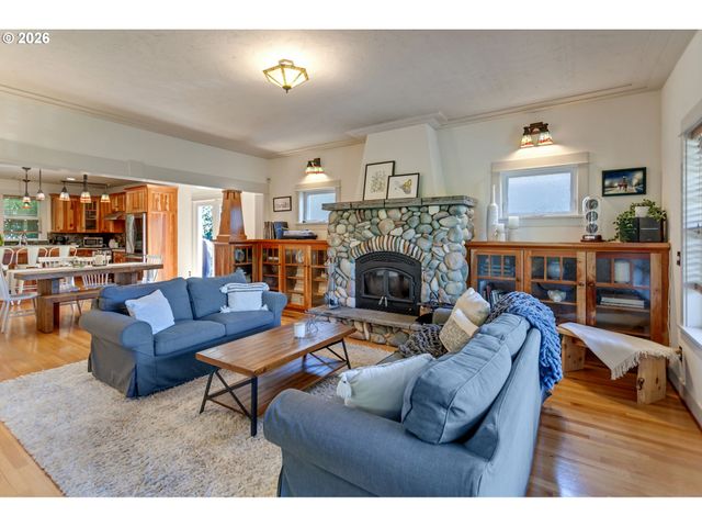 2939 Sw CUSTER St, Portland, OR 97219
