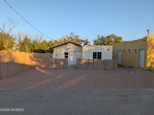 2711 E Grant Road, Tucson, AZ 85716