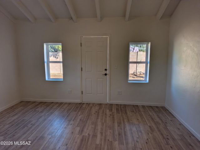 2711 E Grant Road, Tucson, AZ 85716