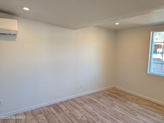 2711 E Grant Road, Tucson, AZ 85716