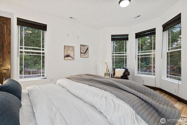 1059 Evergreen Lane, Freeland, WA 98249