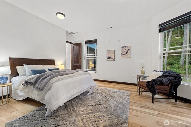 1059 Evergreen Lane, Freeland, WA 98249