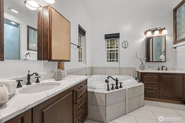 1059 Evergreen Lane, Freeland, WA 98249