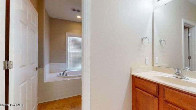 1905-201 Covengton Way, Greenville, NC 27858