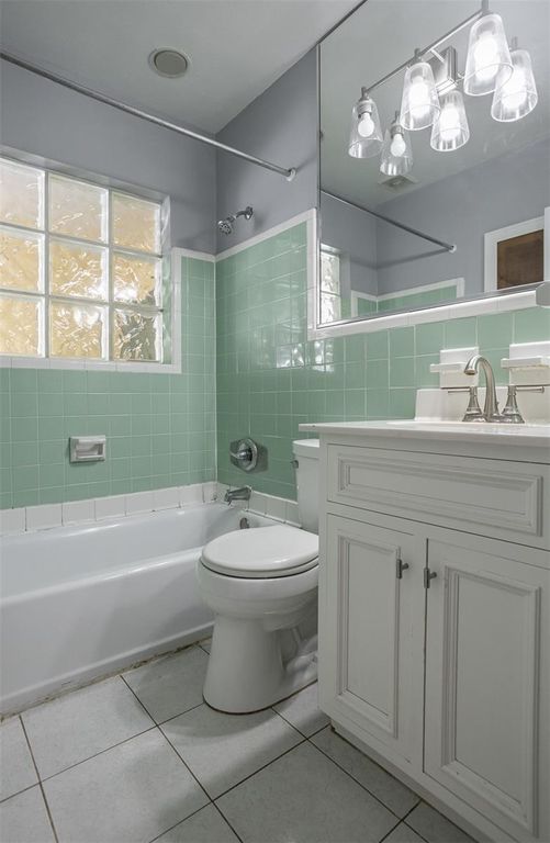 Image 11 of property listing at 3306 W FIELDER STREET, Tampa, FL 33611