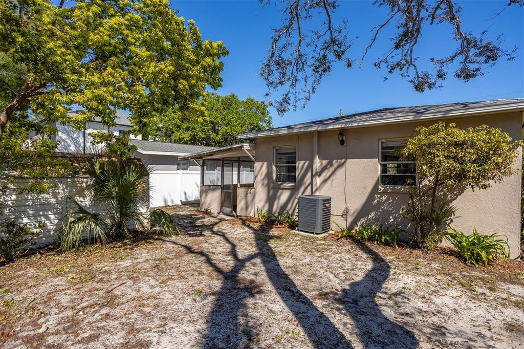 Image 16 of property listing at 3306 W FIELDER STREET, Tampa, FL 33611