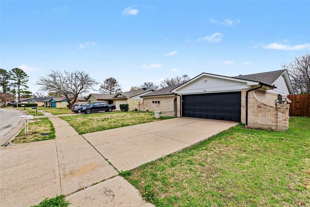 1806 Briar Meadow Drive, Arlington, TX 76014