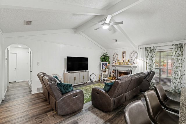 1806 Briar Meadow Drive, Arlington, TX 76014