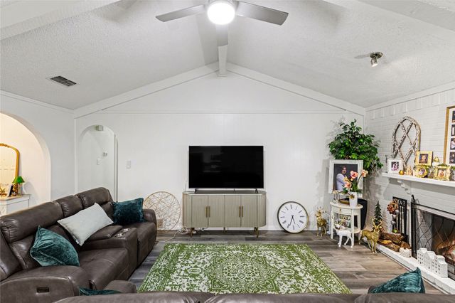 1806 Briar Meadow Drive, Arlington, TX 76014