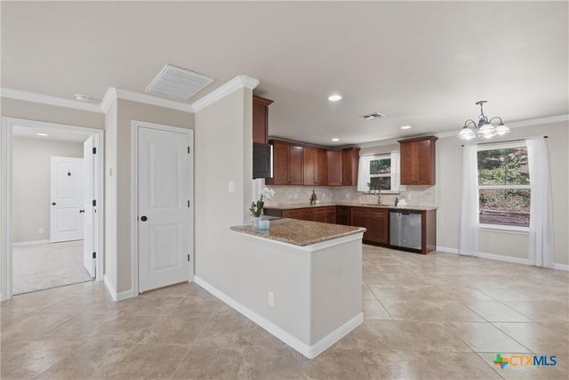 1427 Bonnyview Dr, Canyon Lake, TX 78133