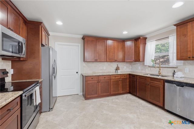 1427 Bonnyview Dr, Canyon Lake, TX 78133
