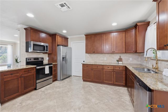 1427 Bonnyview Dr, Canyon Lake, TX 78133