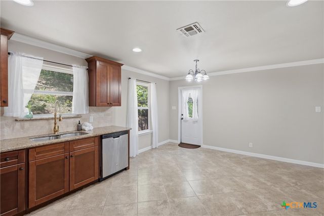 1427 Bonnyview Dr, Canyon Lake, TX 78133