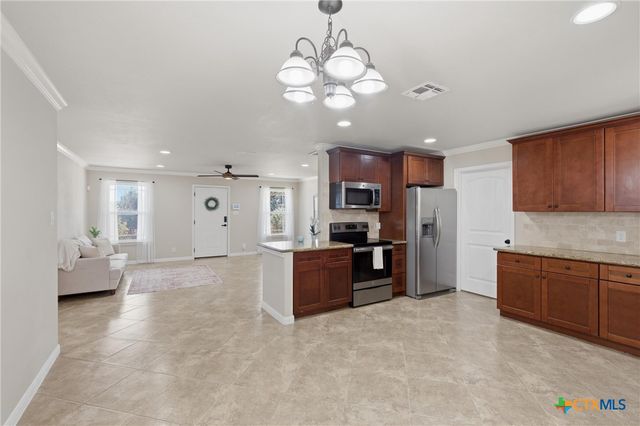 1427 Bonnyview Dr, Canyon Lake, TX 78133