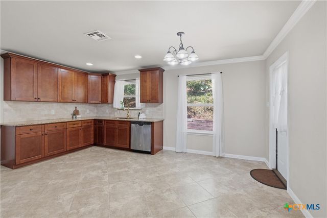 1427 Bonnyview Dr, Canyon Lake, TX 78133