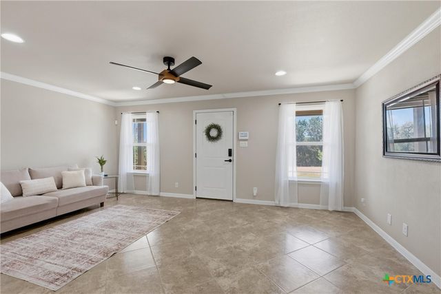 1427 Bonnyview Dr, Canyon Lake, TX 78133