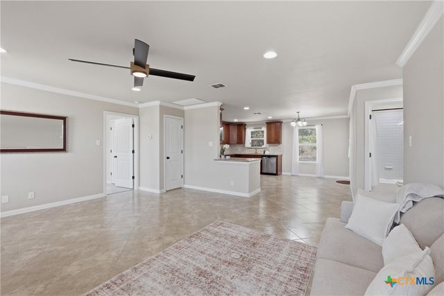 1427 Bonnyview Dr, Canyon Lake, TX 78133
