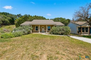 1427 Bonnyview Dr, Canyon Lake, TX 78133
