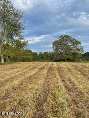 520 Lowe Rd, Crossville, TN 38572