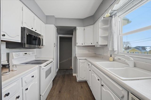 910 K Avenue, Grundy Center, IA 50638