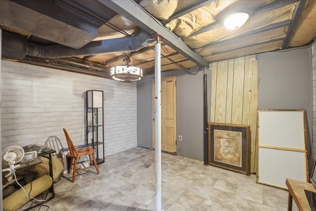 910 K Avenue, Grundy Center, IA 50638