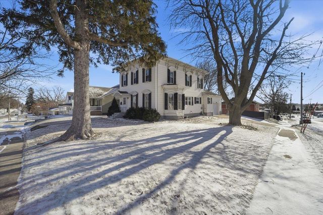 910 K Avenue, Grundy Center, IA 50638