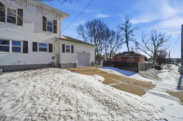 910 K Avenue, Grundy Center, IA 50638