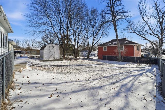 910 K Avenue, Grundy Center, IA 50638
