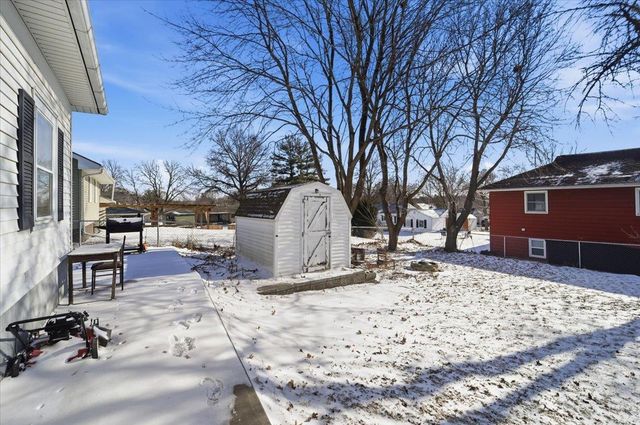 910 K Avenue, Grundy Center, IA 50638