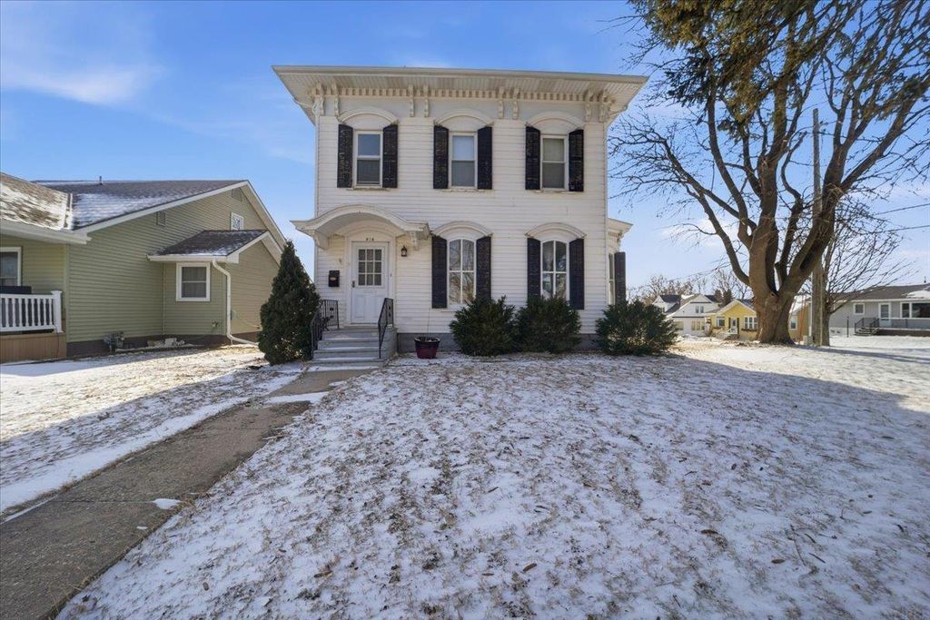 910 K Avenue, Grundy Center, IA 50638