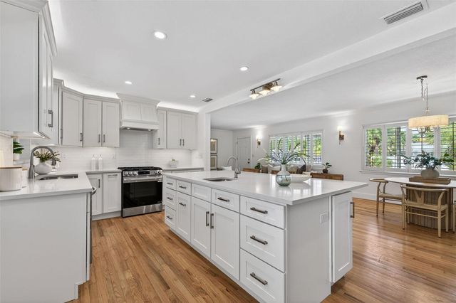 976 NARCISSUS AVENUE, Clearwater Beach, FL 33767