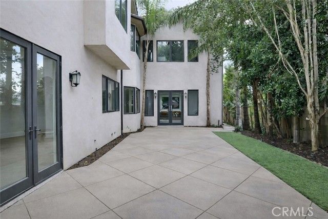 258 Santa Isabel Avenue, Costa Mesa, CA 92627
