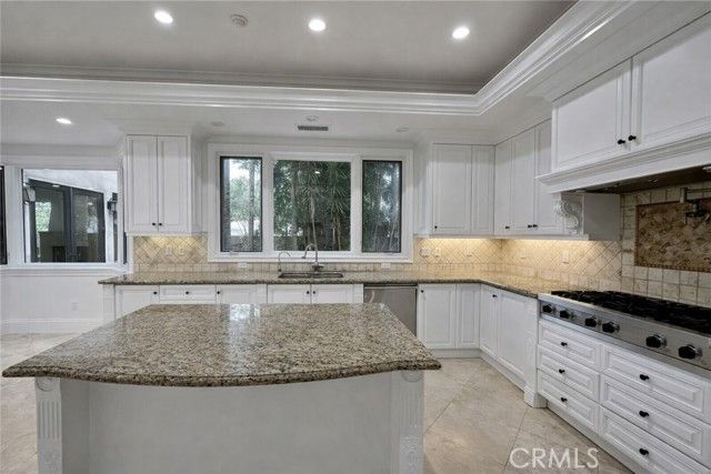 258 Santa Isabel Avenue, Costa Mesa, CA 92627