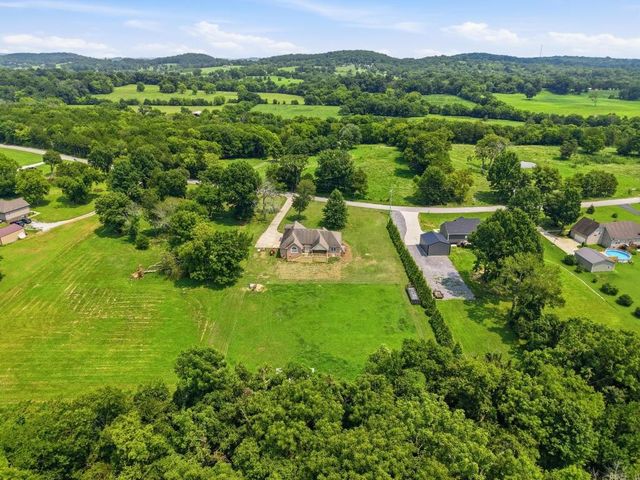375 Brummitt Rd, Castalian Springs, TN 37031