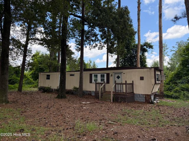 4205 Bass Lake Road, Clinton, NC 28328