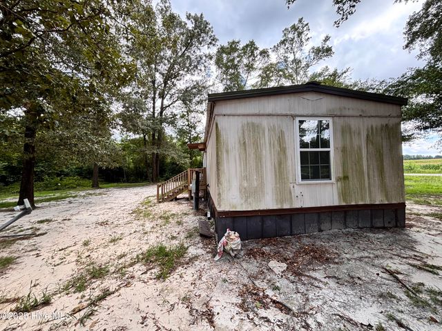 4205 Bass Lake Road, Clinton, NC 28328