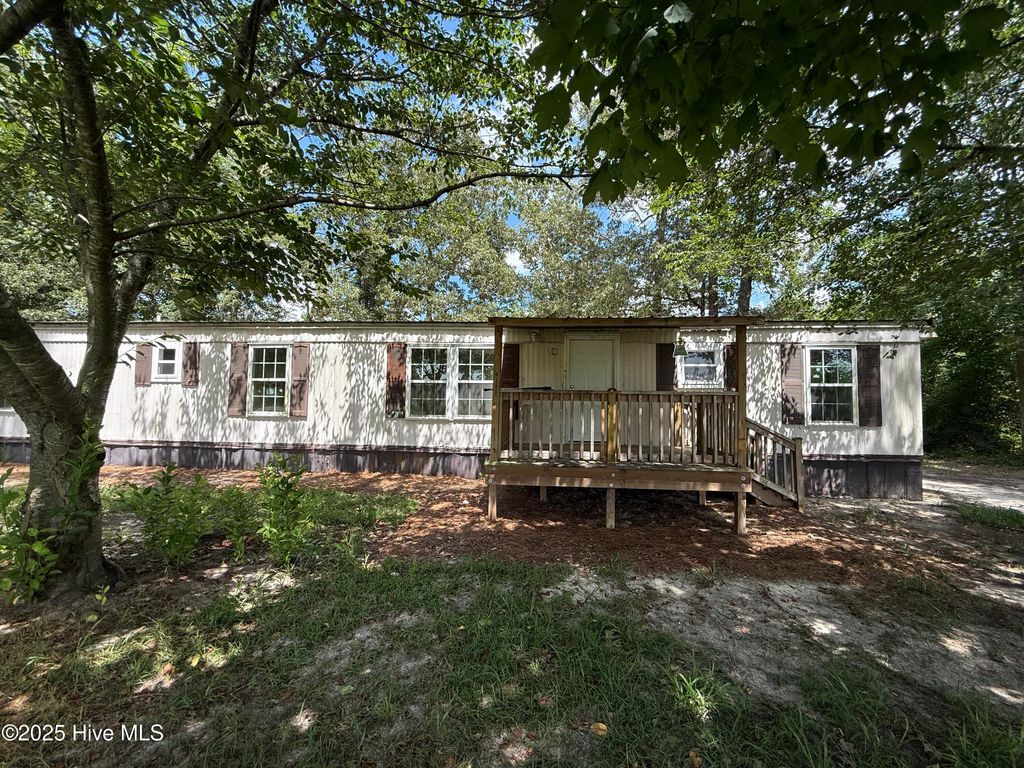4205 Bass Lake Road, Clinton, NC 28328