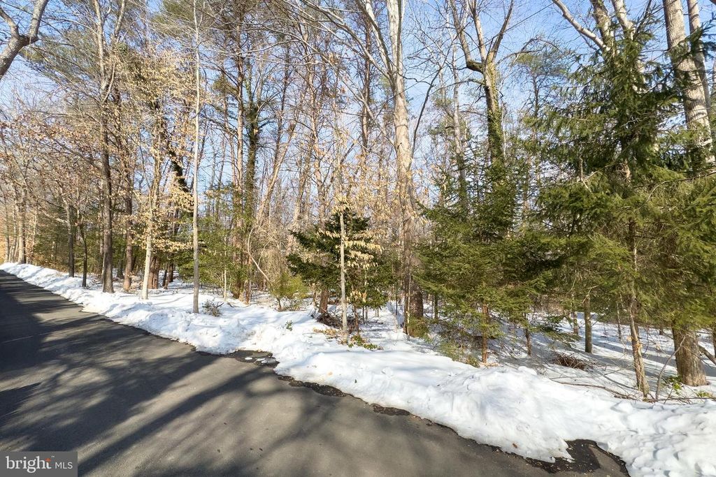 11529 POPES HEAD RD, Fairfax, VA 22030