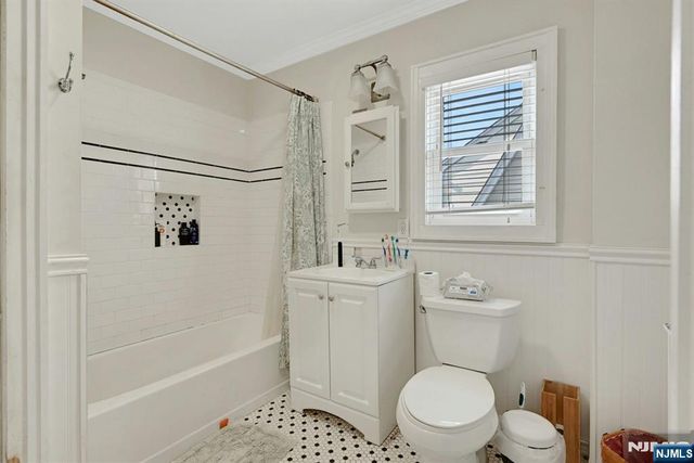 218 Elder Avenue, Bergenfield, NJ 07621