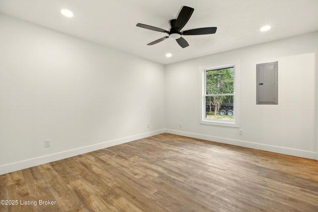 374 Nolin Estates Rd, Clarkson, KY 42726