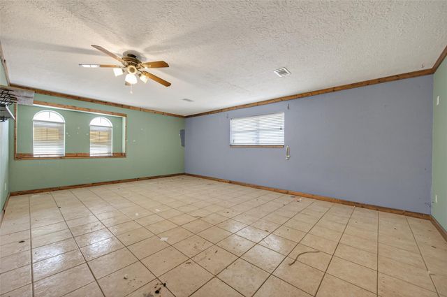 12163 Oak Leaf Road, Conroe, TX 77303