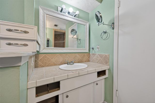 12163 Oak Leaf Road, Conroe, TX 77303