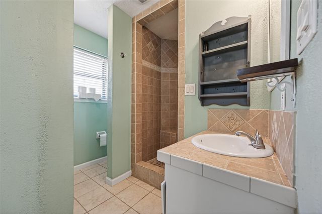 12163 Oak Leaf Road, Conroe, TX 77303