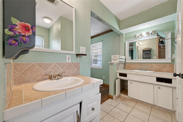 12163 Oak Leaf Road, Conroe, TX 77303