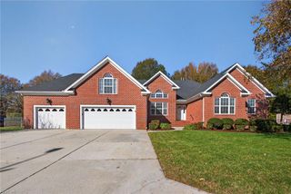 1314 Laurel Ridge LN, Chesapeake, VA 23322