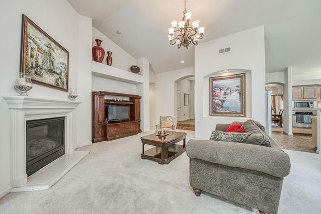 6671 E Simpson Avenue, Fresno, CA 93727