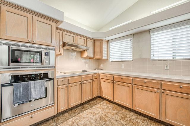 6671 E Simpson Avenue, Fresno, CA 93727