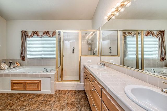 6671 E Simpson Avenue, Fresno, CA 93727